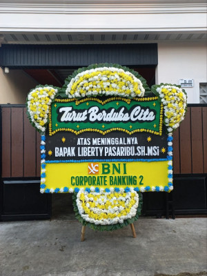 Papan Bunga Duka di Menui Kepulauan