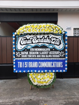 Papan Bunga Duka di Menui Kepulauan
